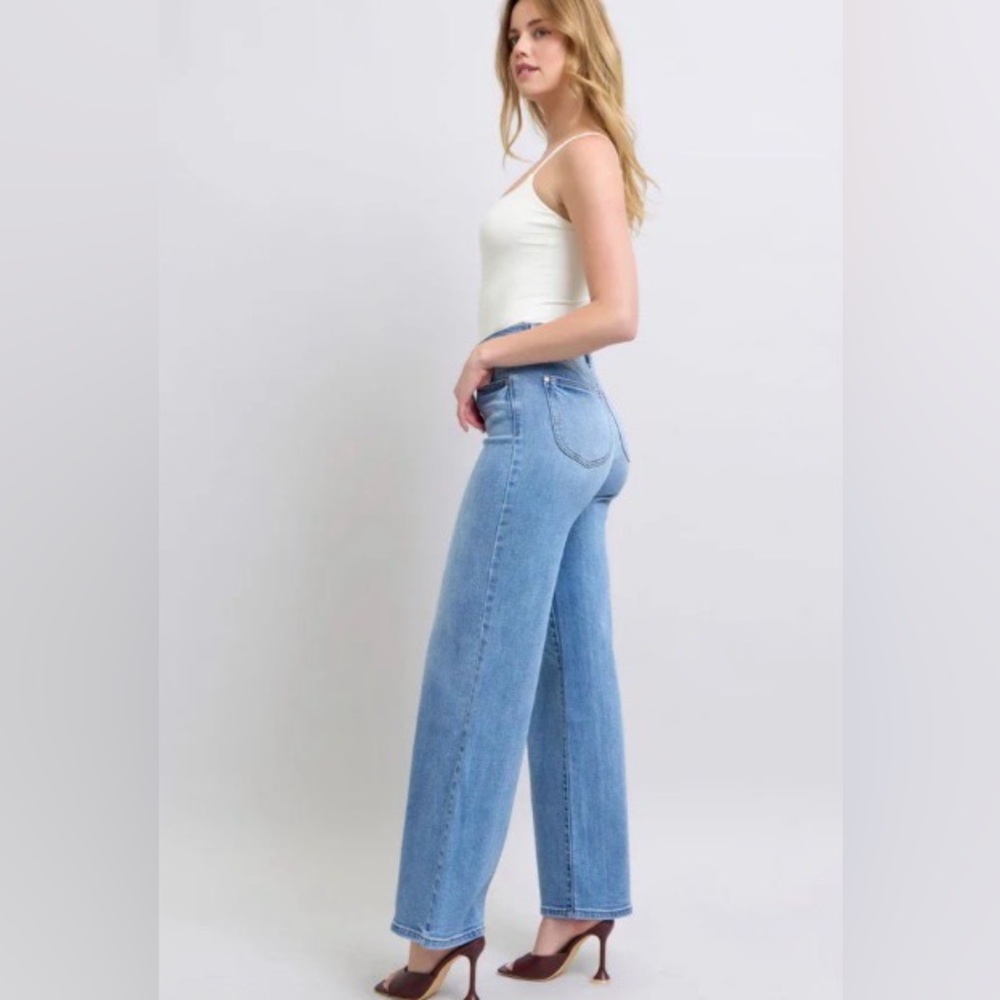 Judy Blue NWT Light Blue High Waisted Straight Leg Jeans
